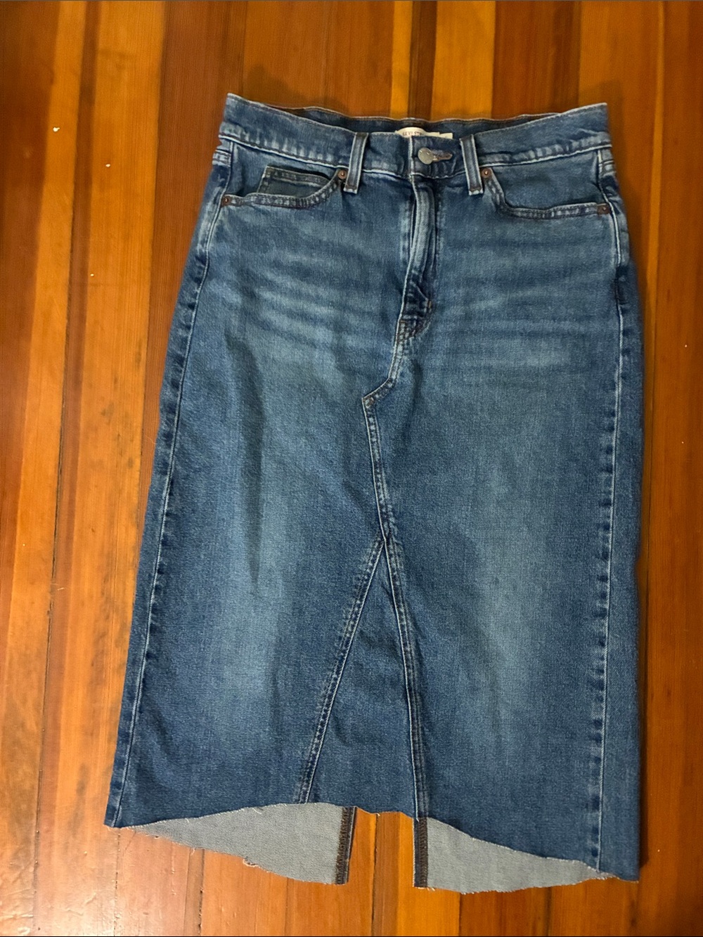 Levi's skirt size 6 fits like size 4 ALTERED